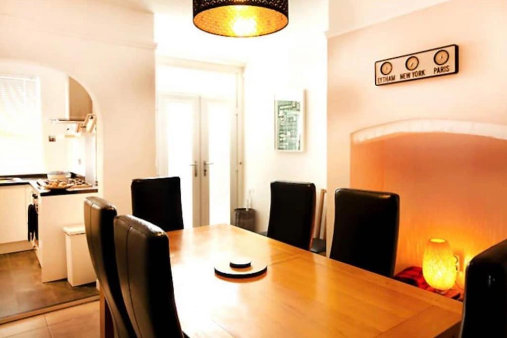 Sunny Seaside Beach House Lytham Centre Sleeps 8 ลิธึม เซนต์ แอนน์ส ภายนอก รูปภาพ