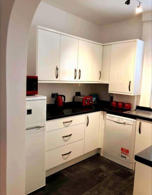 Sunny Seaside Beach House Lytham Centre Sleeps 8 ลิธึม เซนต์ แอนน์ส ภายนอก รูปภาพ
