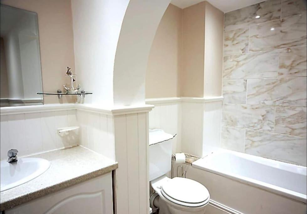 Sunny Seaside Beach House Lytham Centre Sleeps 8 ลิธึม เซนต์ แอนน์ส ภายนอก รูปภาพ